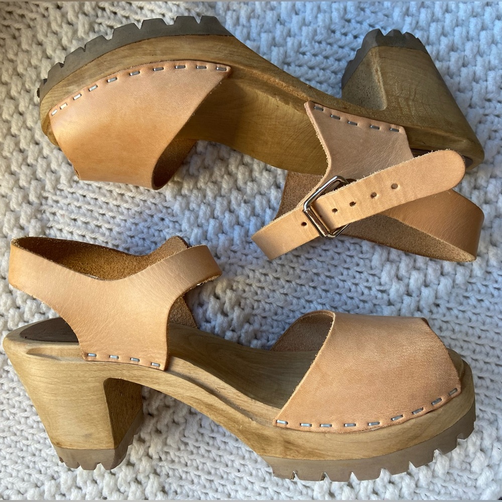 MIA Swedish clogs-peep toe